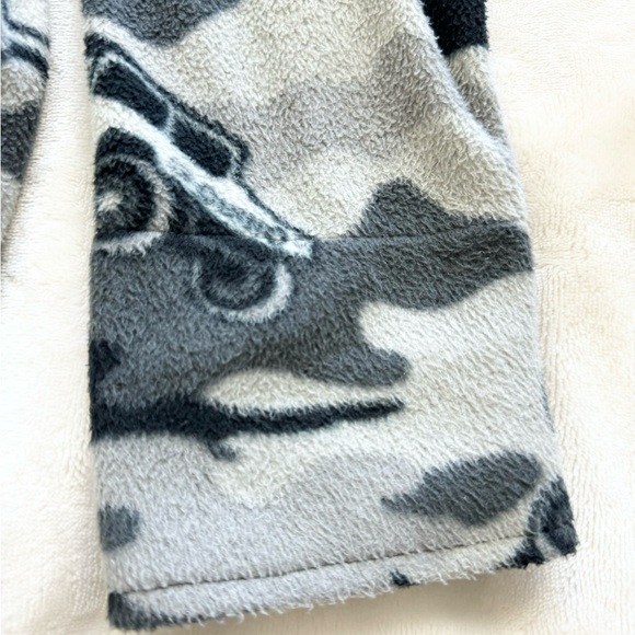 Urban Pipeline Boys Camo and Truck Gray Black Soft Fleece Bathrobe M 10/12 Robe - Picture 10 of 15